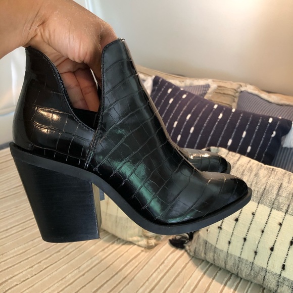 Steve Madden Leve Block Heel Boot - Picture 13 of 15